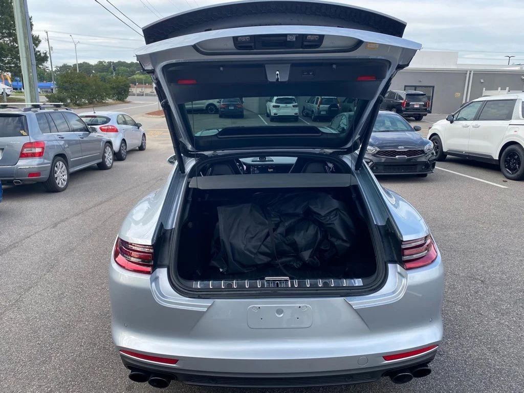 Used 2018 Silver Porsche 4 image 8