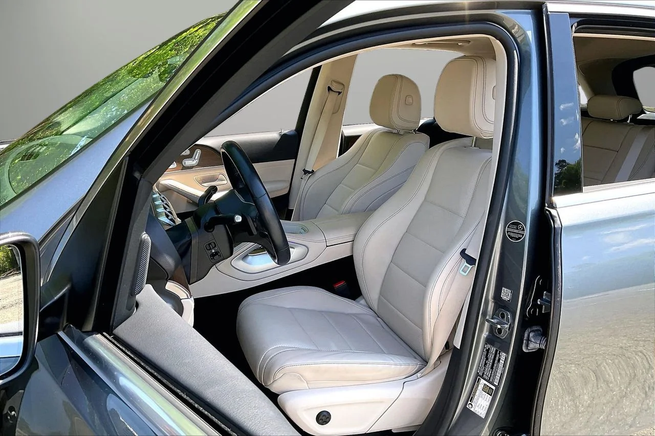 Certified Used 2023  Mercedes-Benz GLE 450 image 23