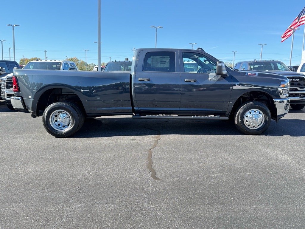 2026 Ram 3500 Tradesman photo 2