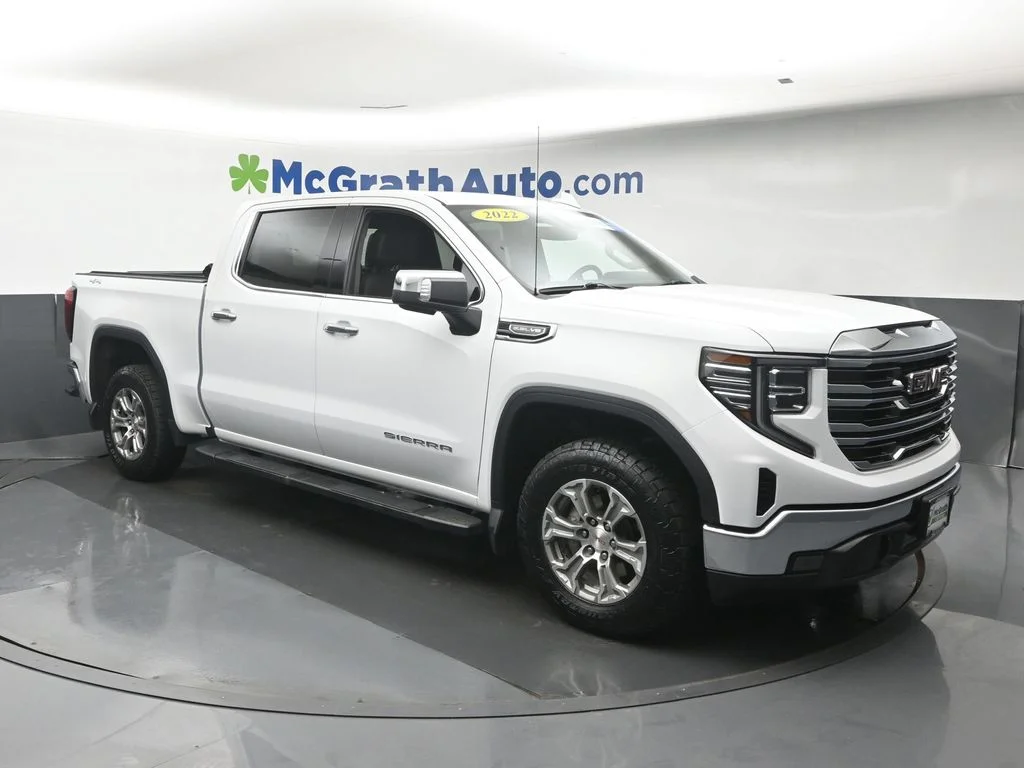 Used 2022 White GMC SLT image 2