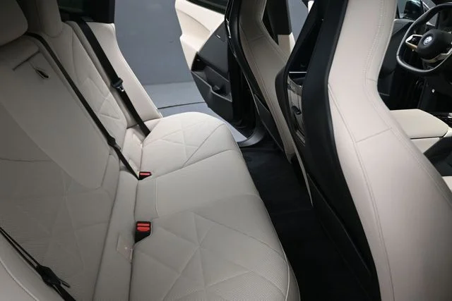 Used 2024 Black Sapphire Metallic BMW xDrive50 image 19