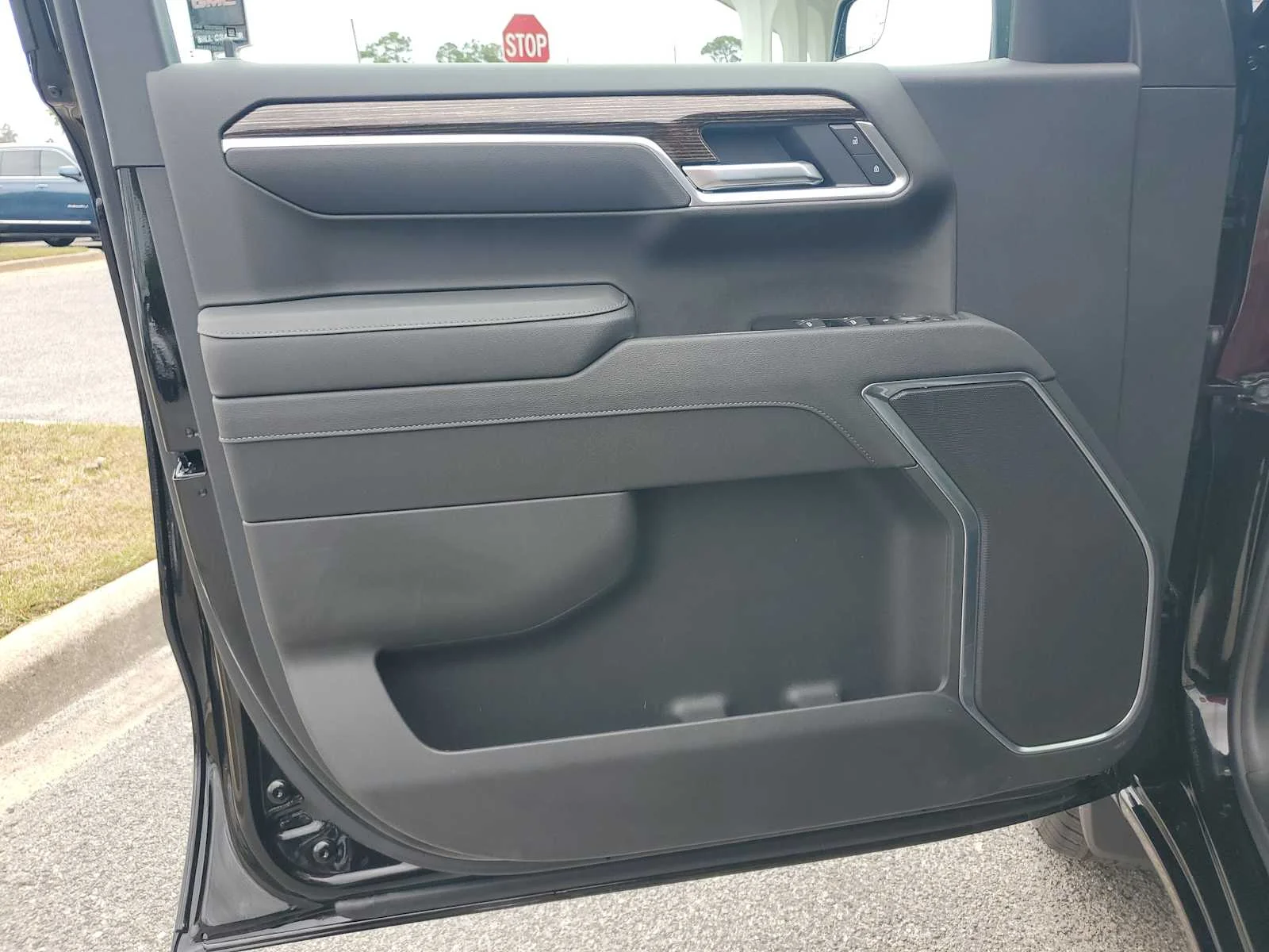 New 2026 Onyx Black GMC SLE image 15
