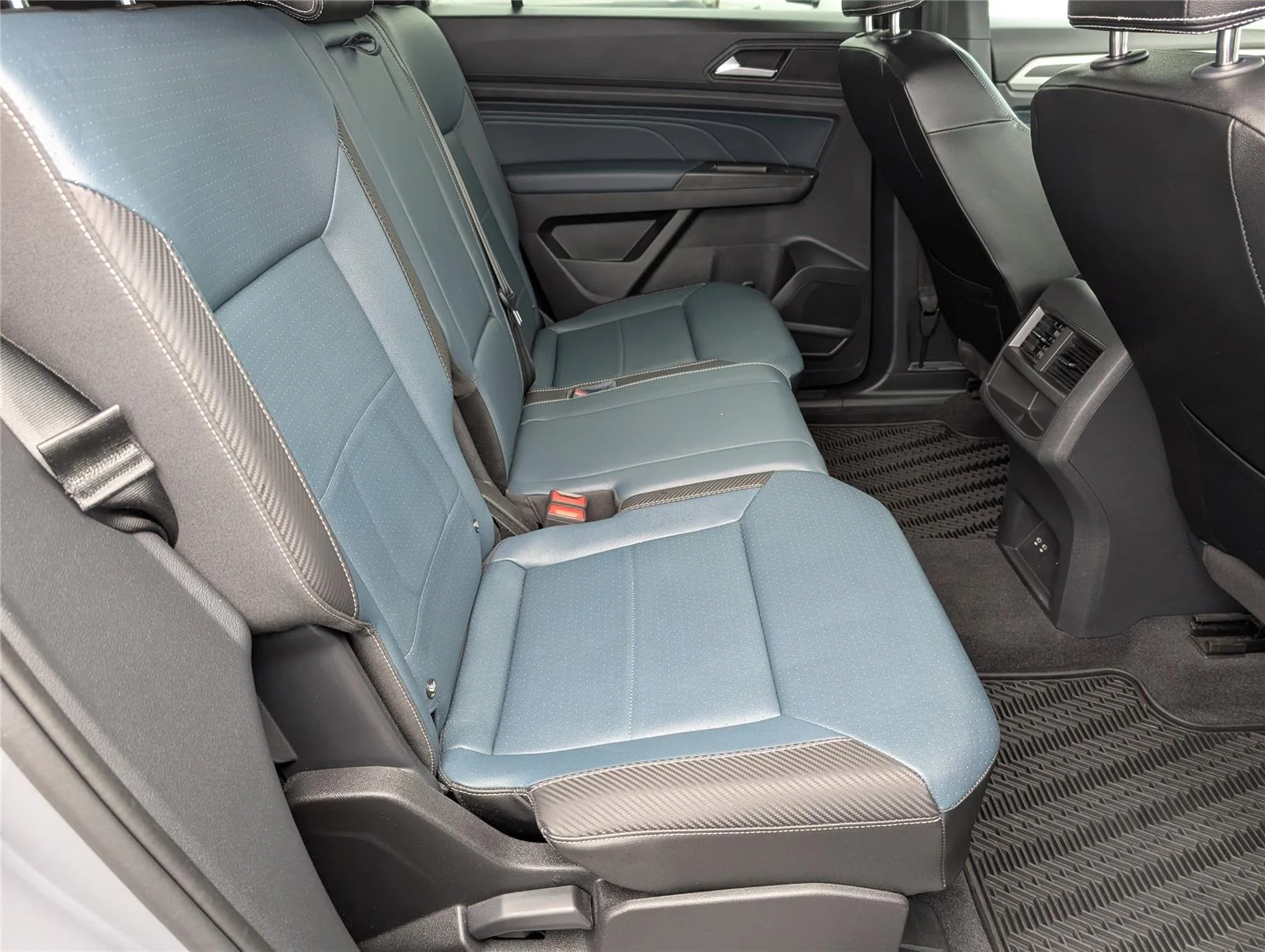 Used 2023 Pure Gray Volkswagen 2.0T SEL image 32