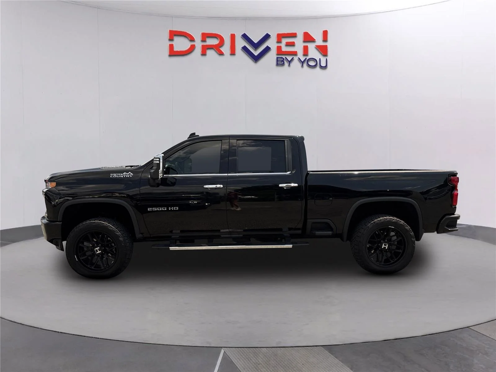 Used 2022 Black Chevrolet High Country image 7