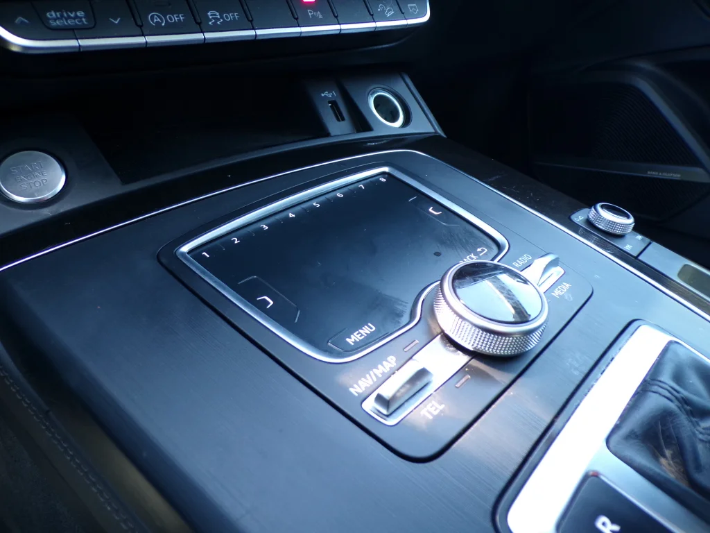 Used 2019 Brilliant Black Audi Premium Plus image 21
