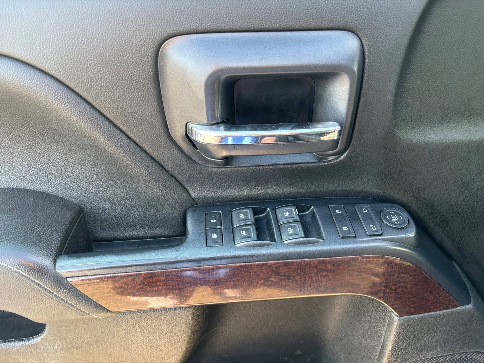 Used 2017 Blue GMC SLE image 11
