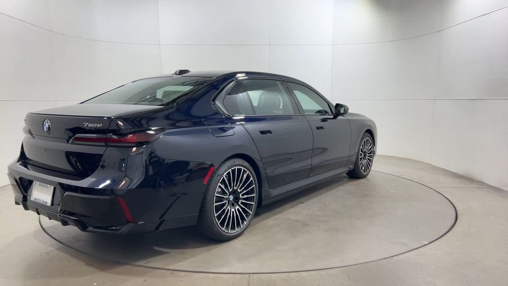 2026 BMW 7 Series 750e - Photo 8