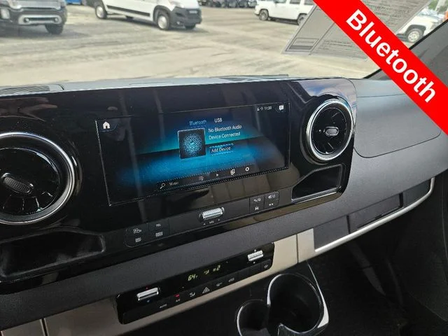 Used 2019  Mercedes-Benz Standard Roof V6 image 4