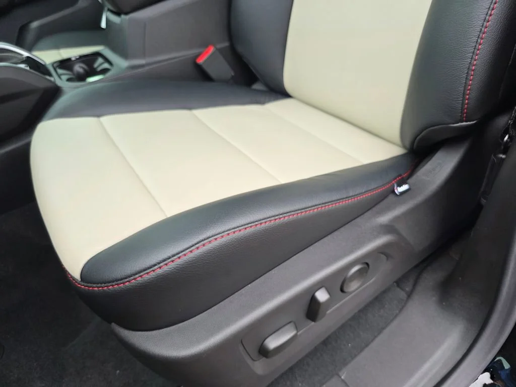 2025 Chevrolet Colorado LT - Photo 9