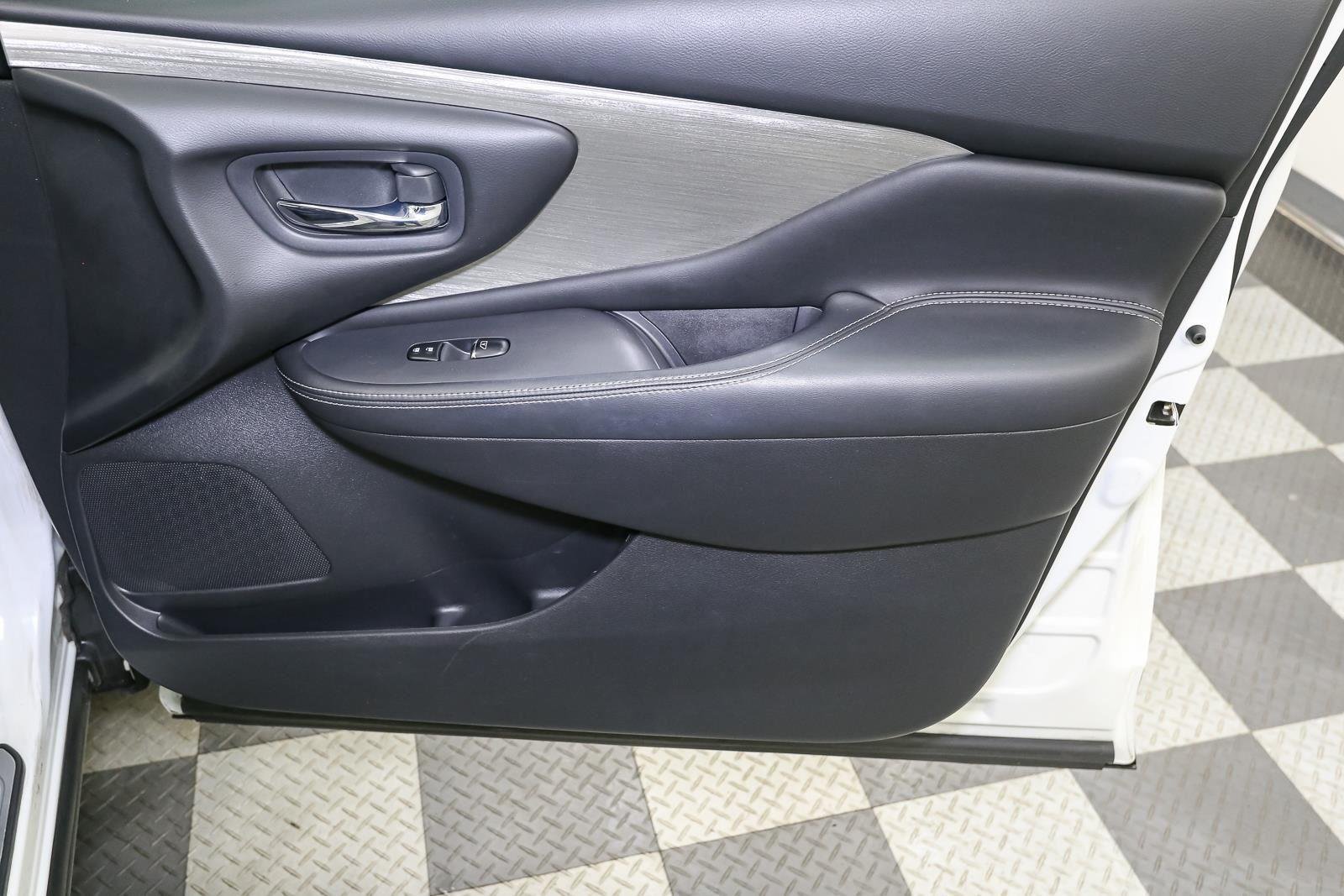 Used 2017 Pearl White Nissan SL image 23