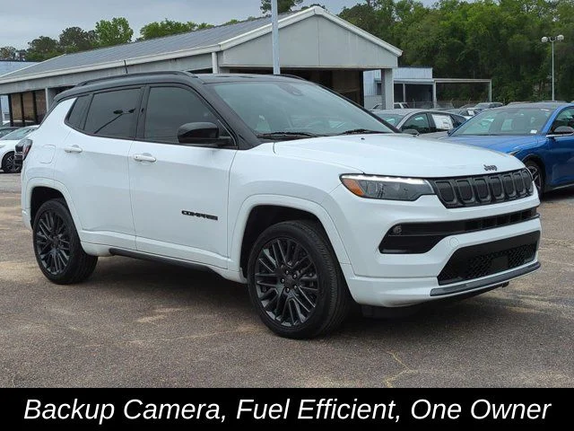 Used 2022 White Jeep Limited image 3