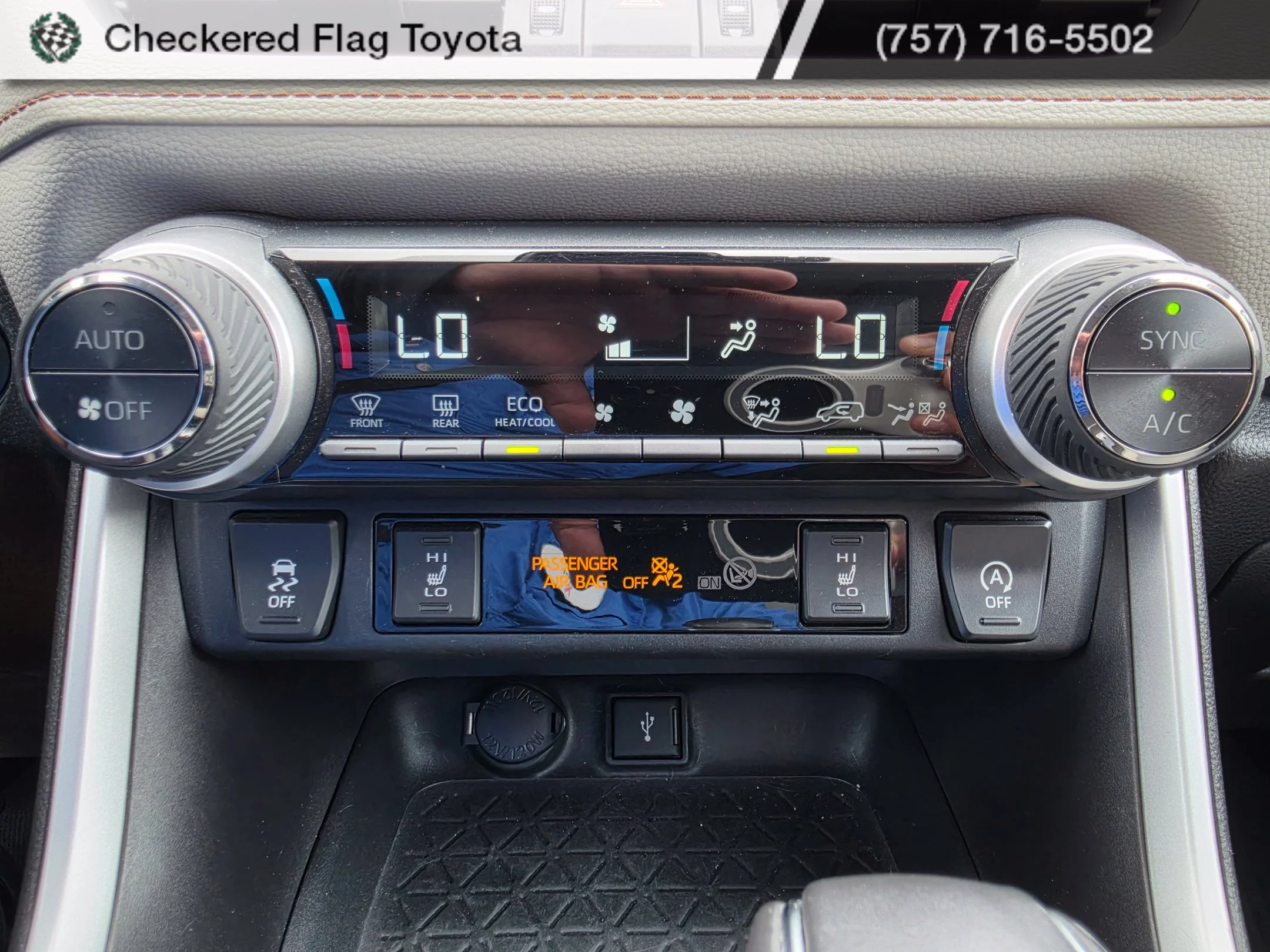 Used 2020 Lunar Rock Toyota XLE Premium image 17
