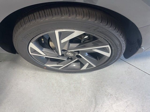 Used 2025 Gray Hyundai SEL Sport image 28