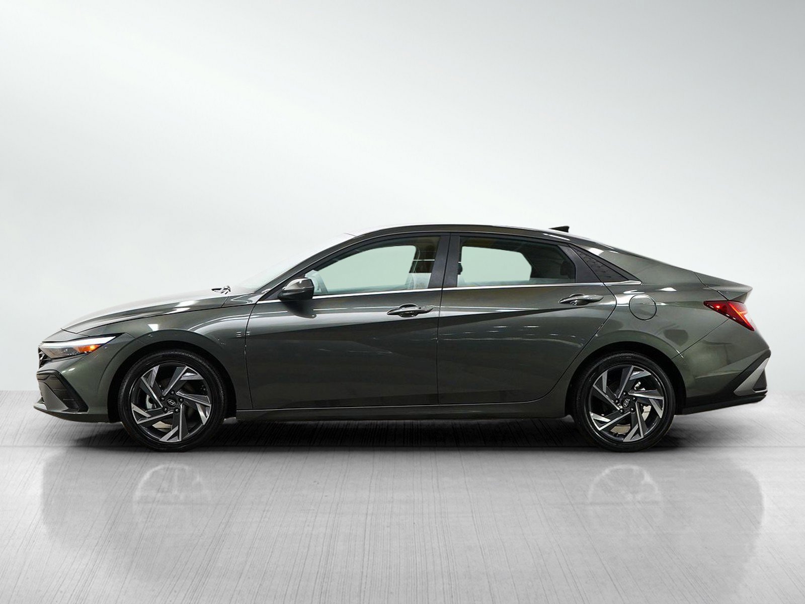 Used 2025 Hyundai Elantra SEL with VIN KMHLS4DG9SU996427 for sale in Minneapolis, Minnesota
