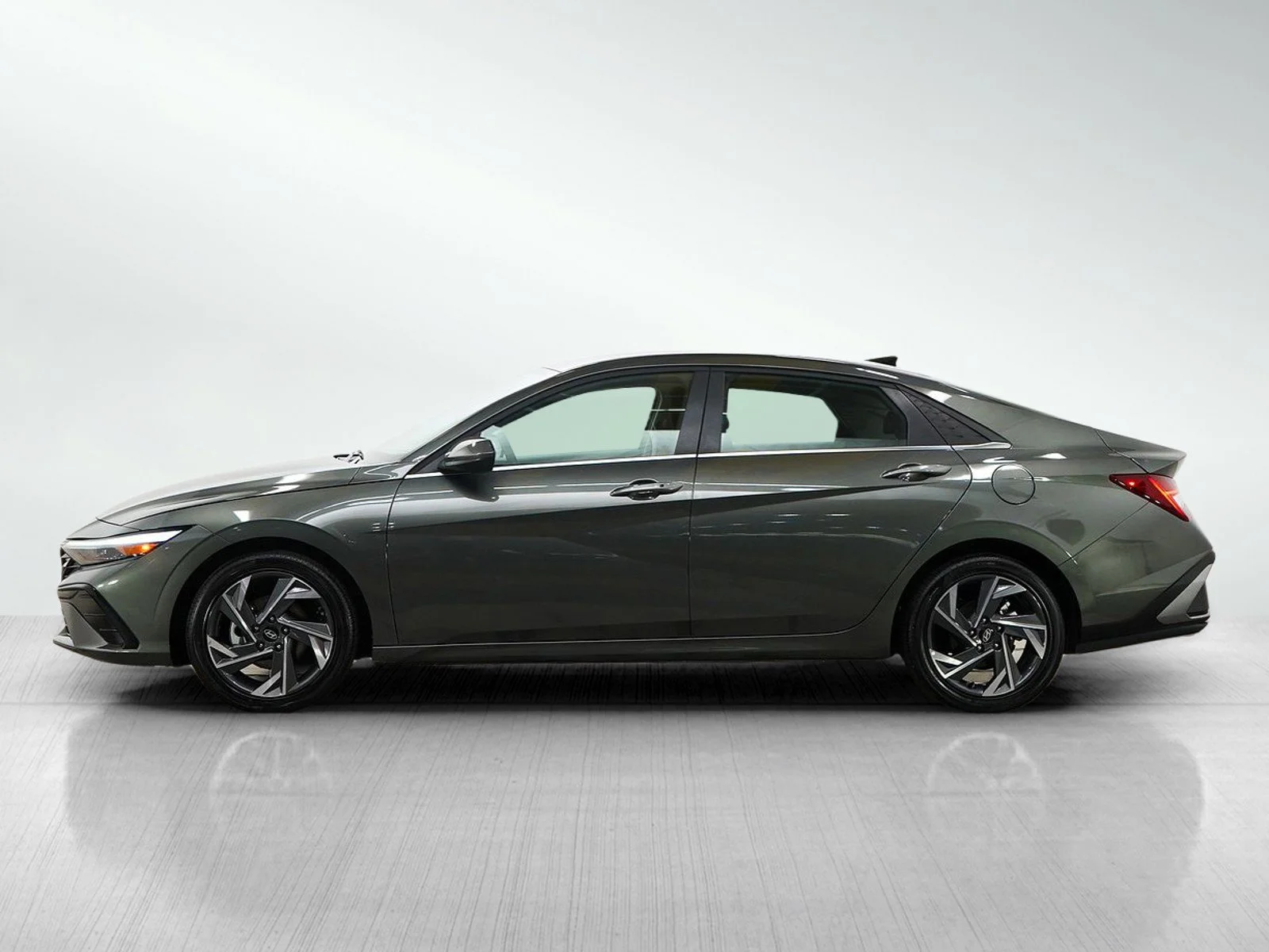 Used 2025 Hyundai Elantra SEL with VIN KMHLS4DG9SU996427 for sale in Minneapolis, Minnesota
