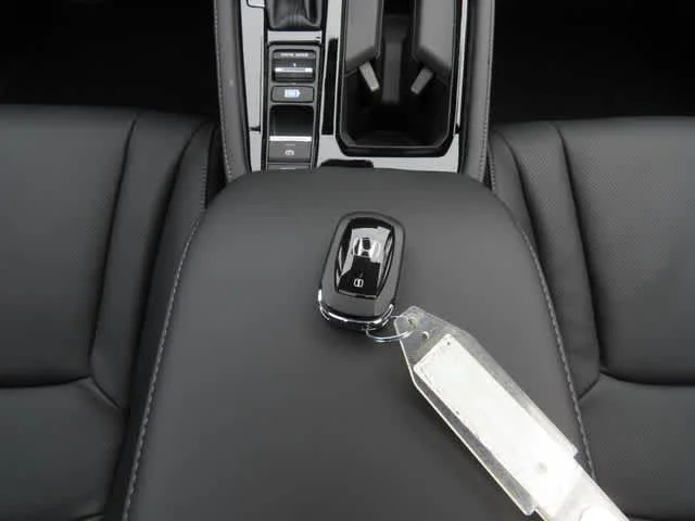 New 2026 Platinum White Pearl Honda Touring image 30