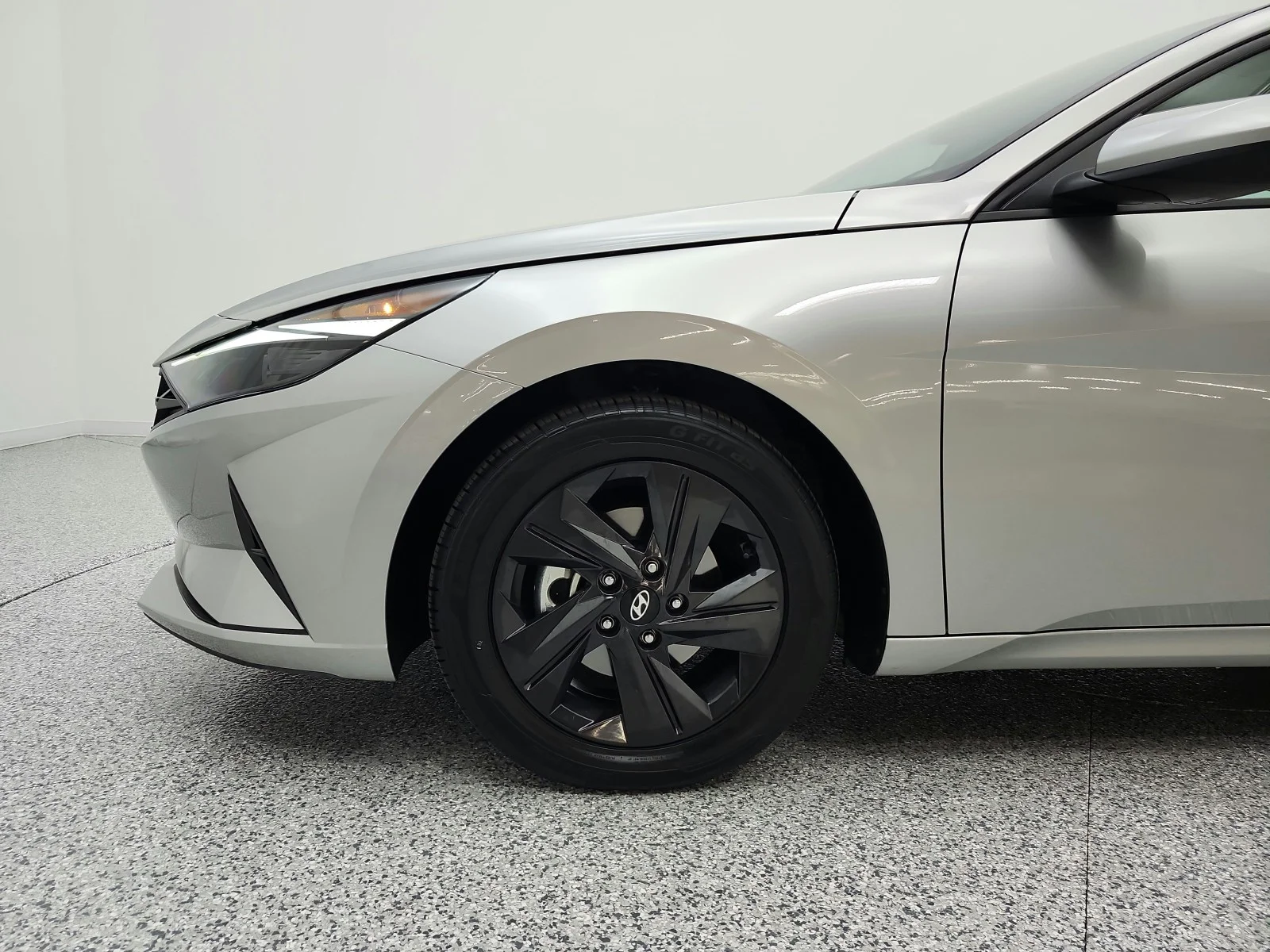 Used 2021 Shimmering Silver Pearl Hyundai SEL IVT image 21