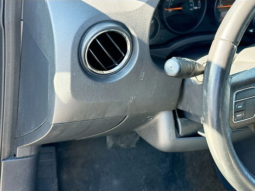 Used 2016 Gray Jeep Latitude image 11