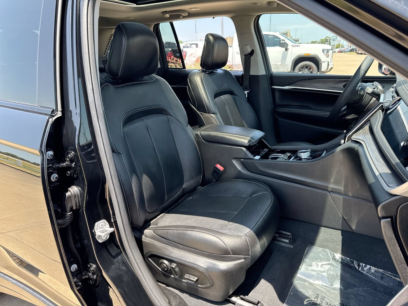 Used 2022 Pxj Diamond Black Crystal P/c Jeep BASE image 24