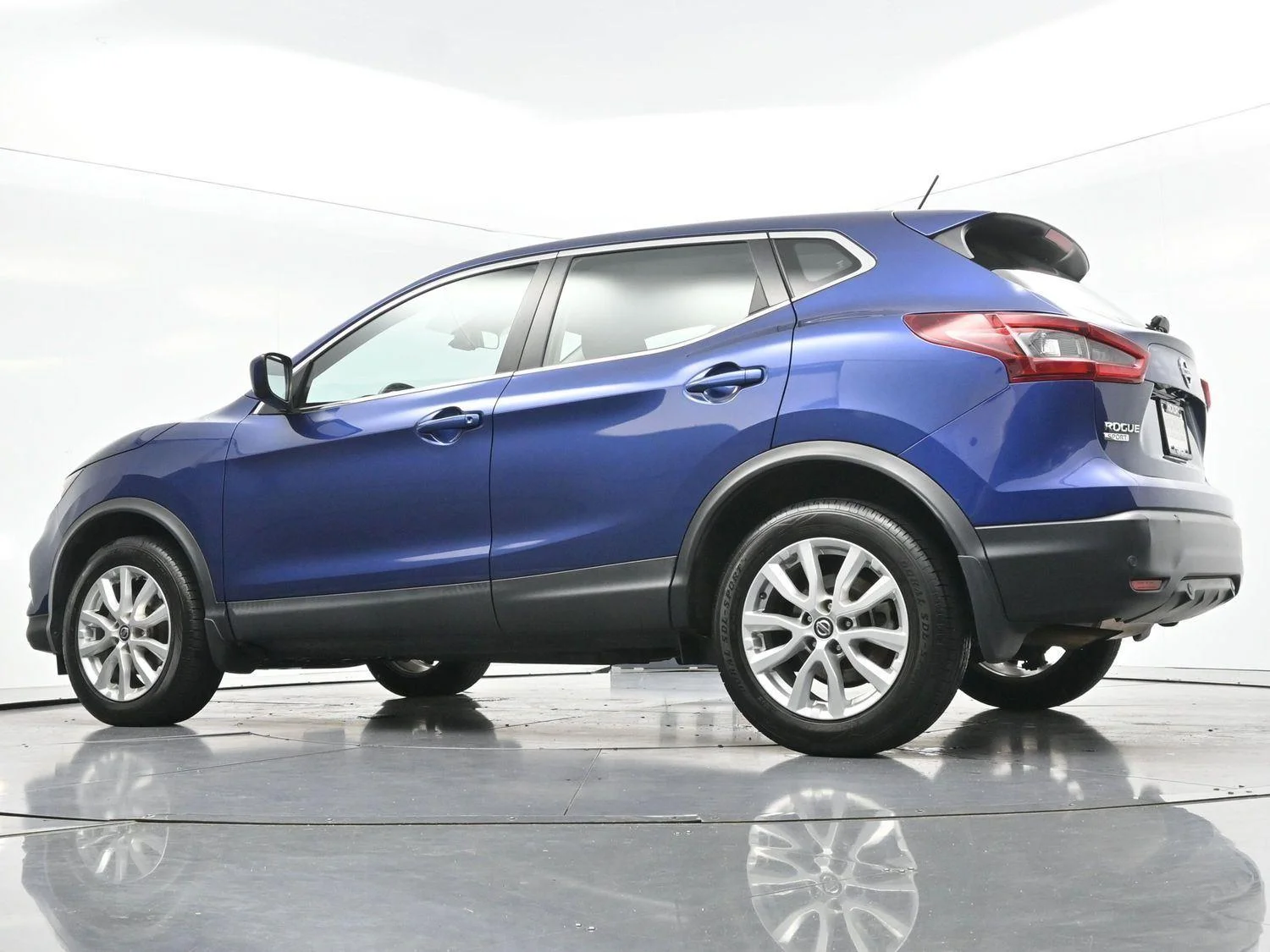 Used 2022 Caspian Blue Metallic Nissan S image 44