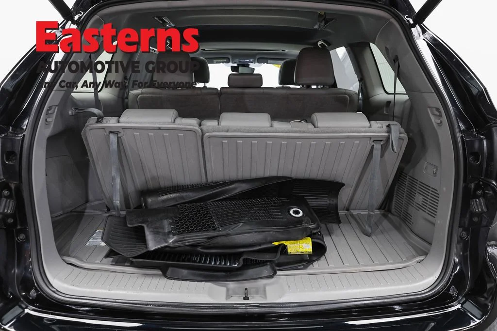 Used 2019 Black Toyota XLE image 9