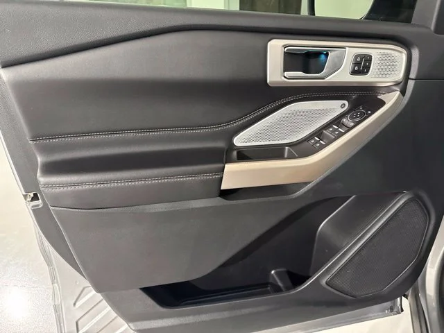 Used 2023 Silver Ford Limited image 18
