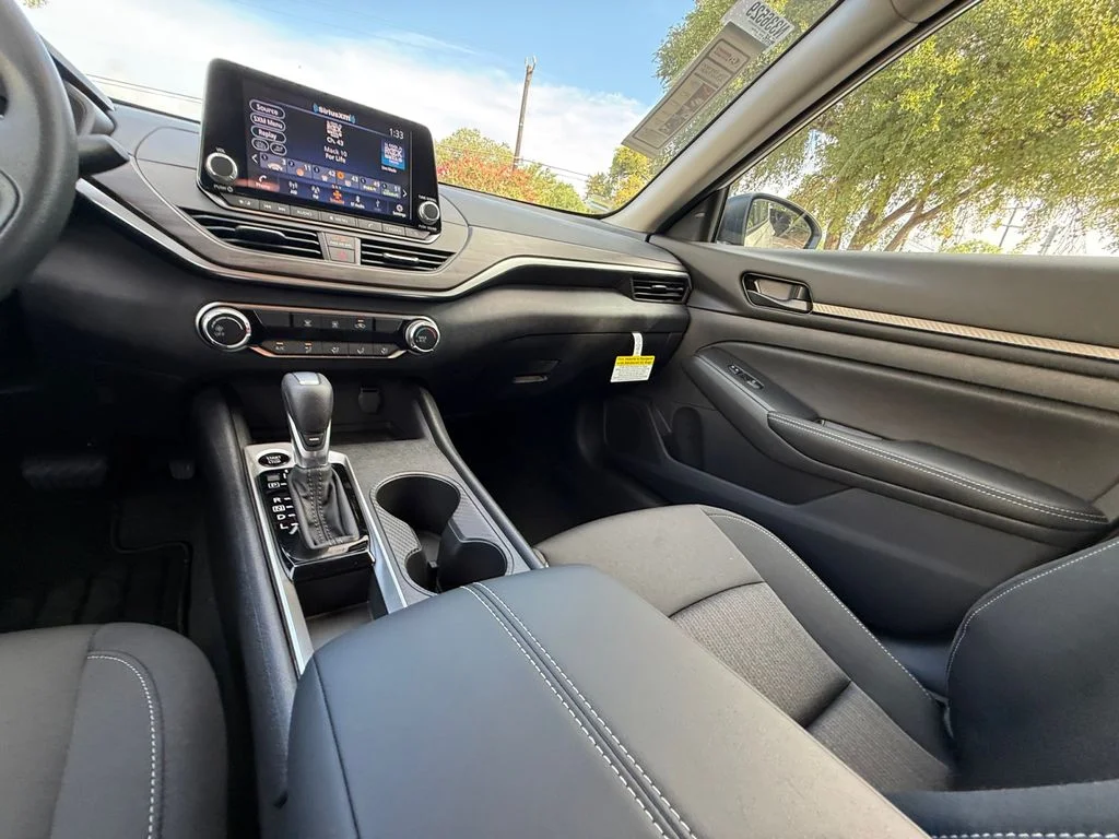 New 2026 White Nissan 2.5 SV image 15