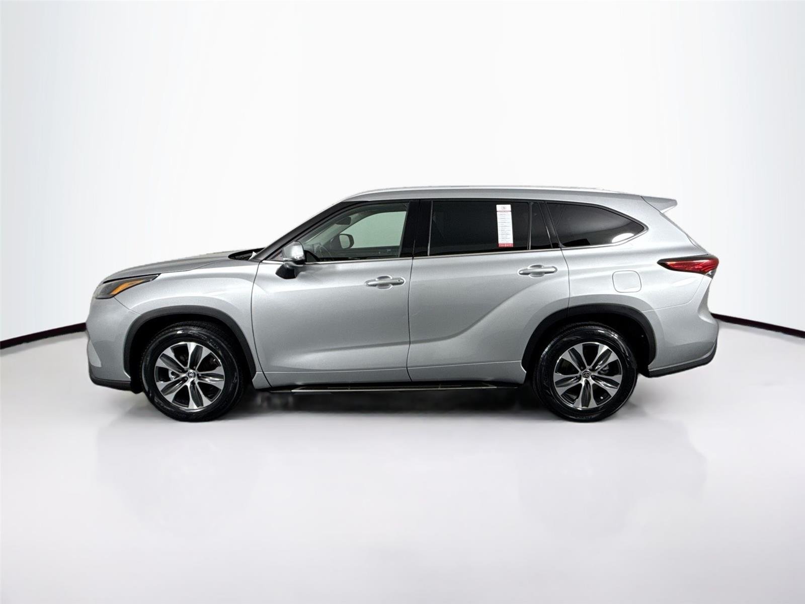 Used 2022 Celestial Silver Metallic Toyota XLE image 13
