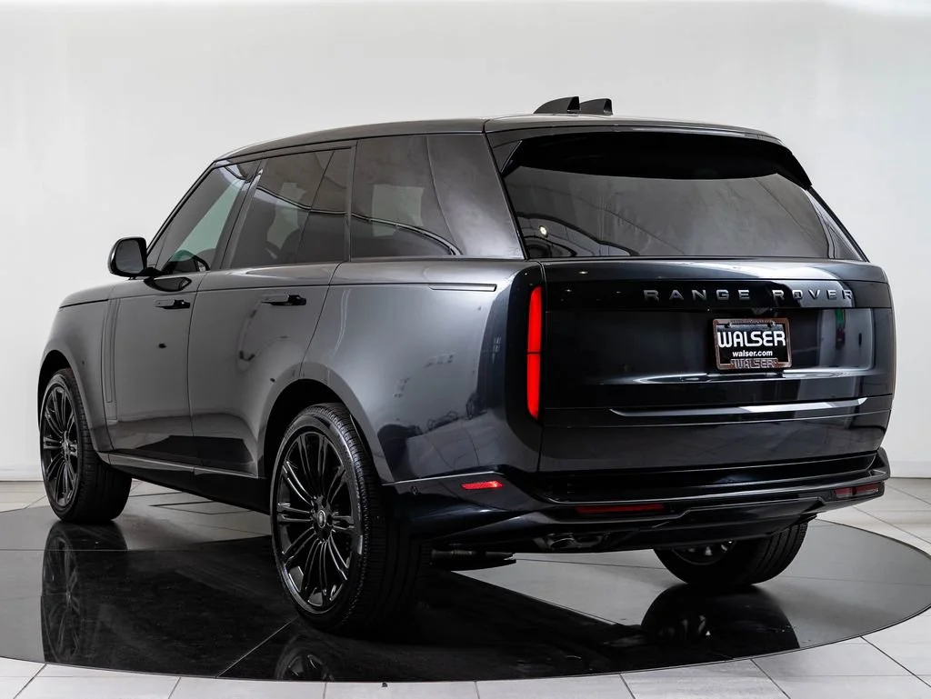 Used 2025 Carpathian Grey Premium Metallic Land Rover SE image 6