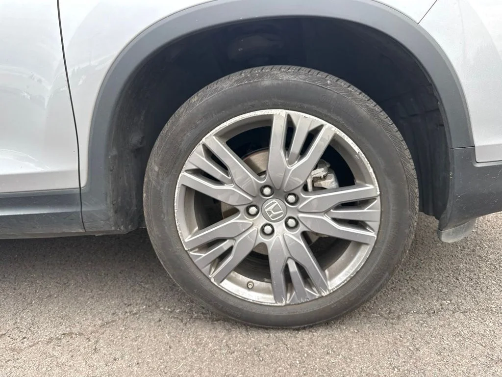 Used 2019 Lunar Silver Metallic Honda EX-L image 27