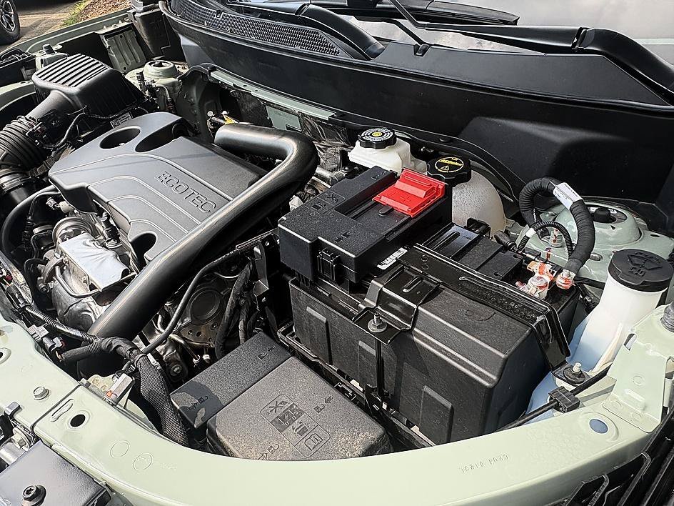Used 2026 Cacti Green Chevrolet FWD LT image 27