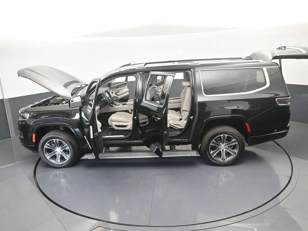 Used 2024 Diamond Black Crystal Pearlcoat Jeep Base image 79