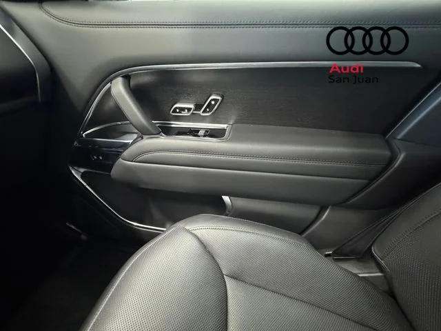 Used 2023 White Land Rover SE image 35