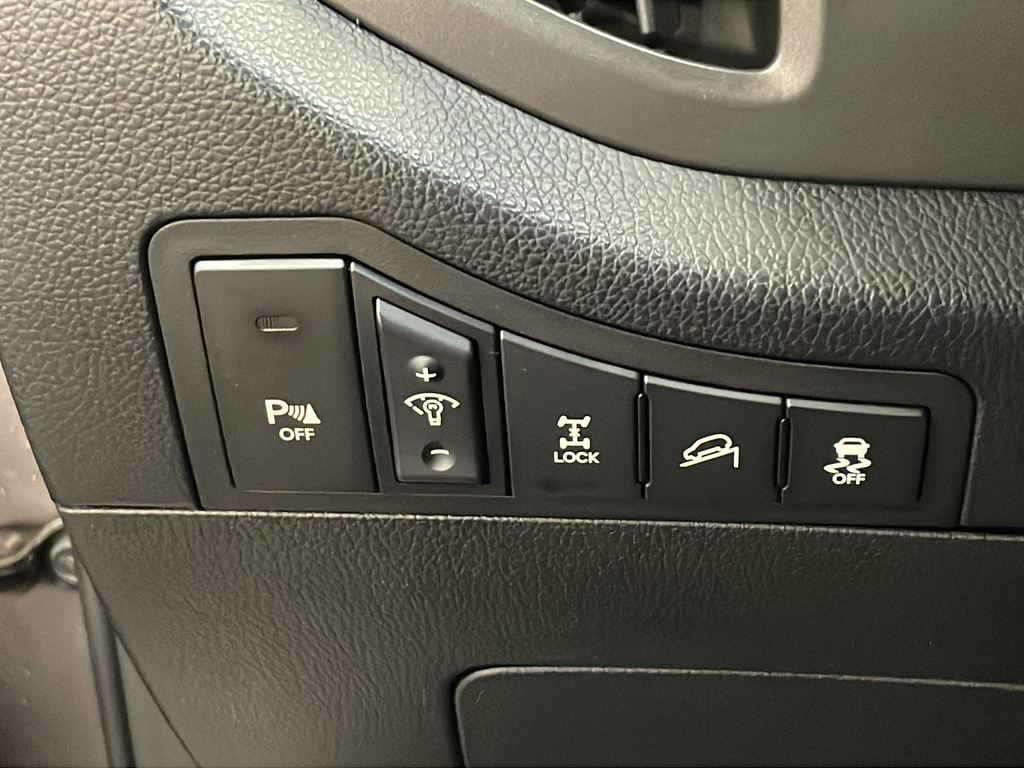 Used 2011 Silver Kia LX image 29