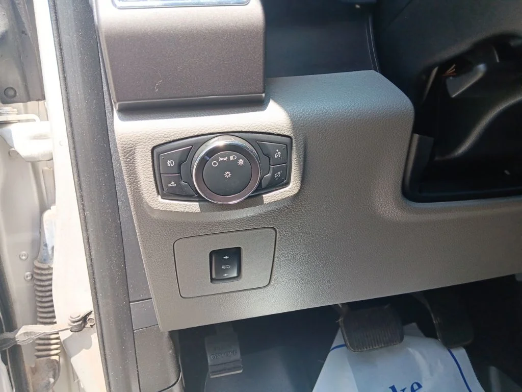 Used 2016 Ingot Silver Metallic Ford XLT image 14