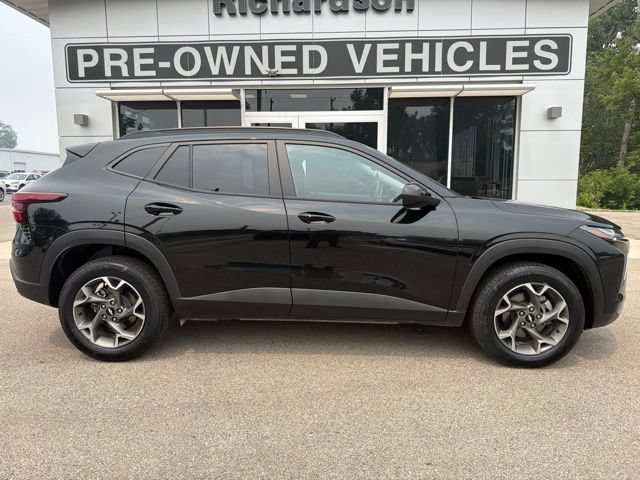 Used 2025 Chevrolet Trax LT with VIN KL77LHEP0SC161795 for sale in Gladwin, MI