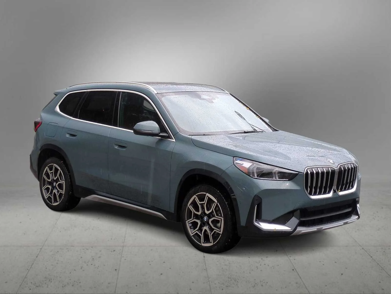 New 2026 Cape York Green Metallic BMW xDrive28i image 2