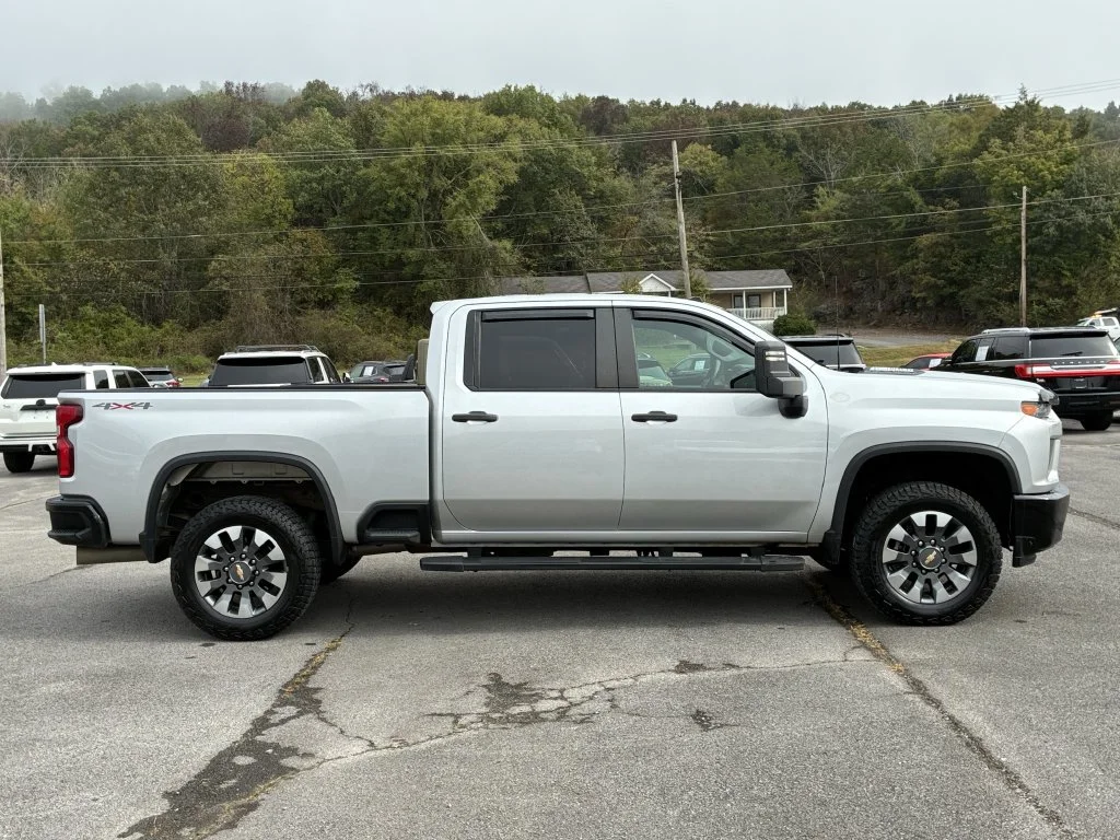 Used 2021 SILVER ICE METALLIC Chevrolet Custom image 5