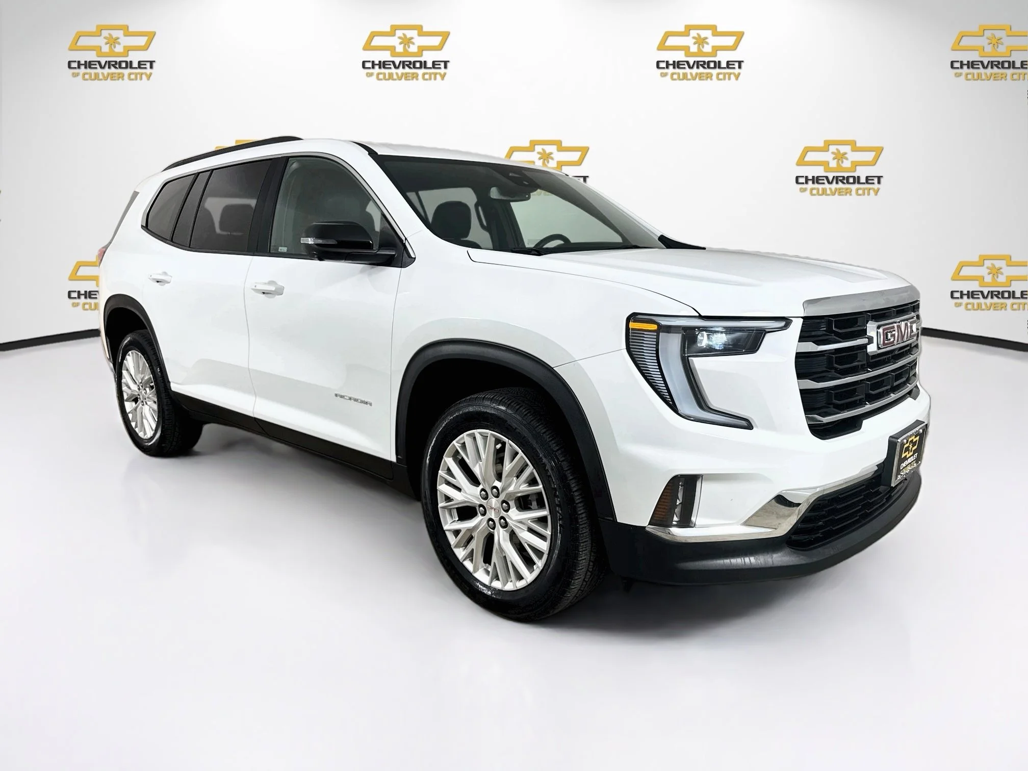 Used 2024 Summit White GMC Elevation image 1