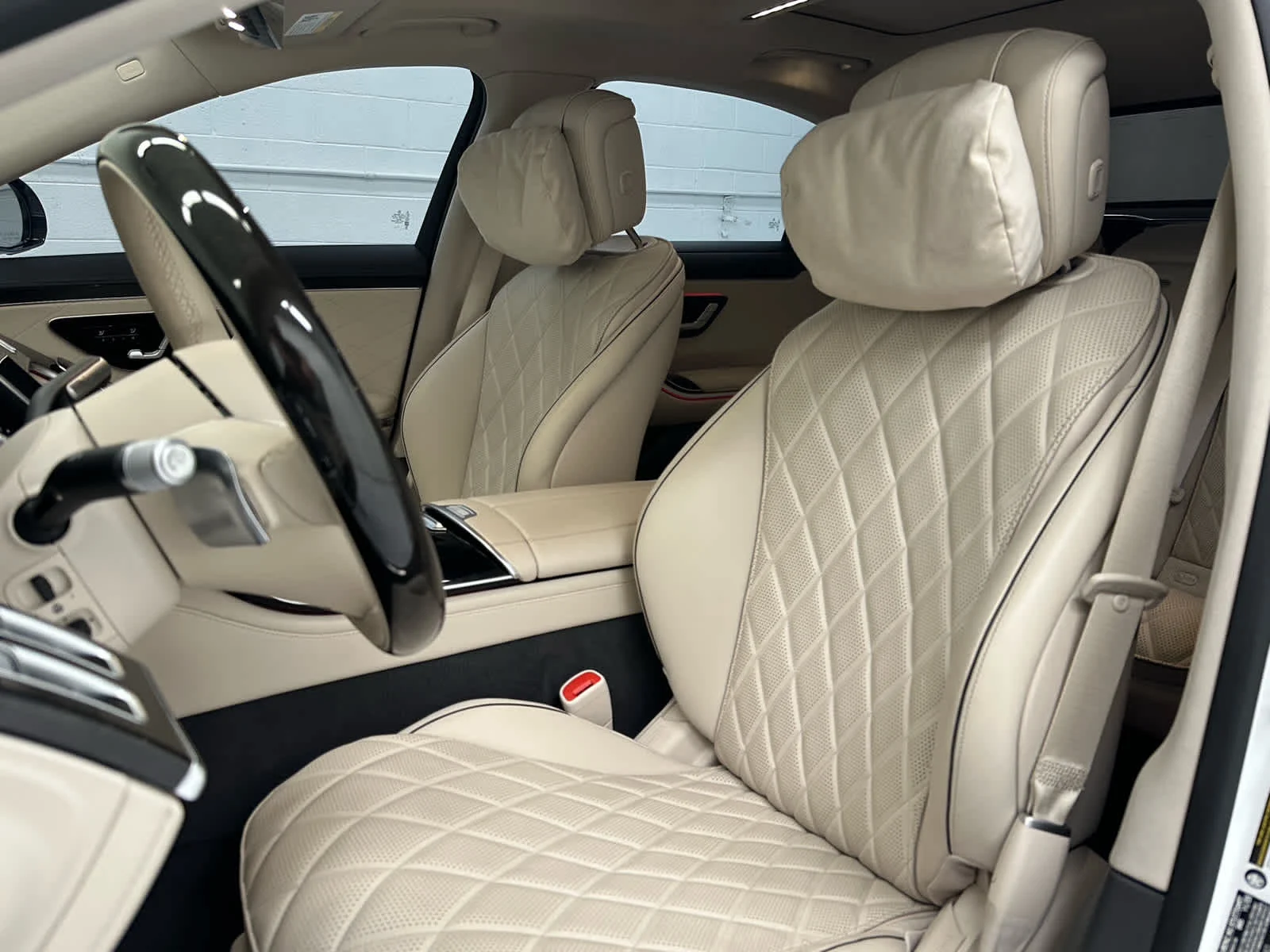 Used 2024 MANUFAKTUR Moonlight White Metallic Mercedes-Benz S 580 image 12