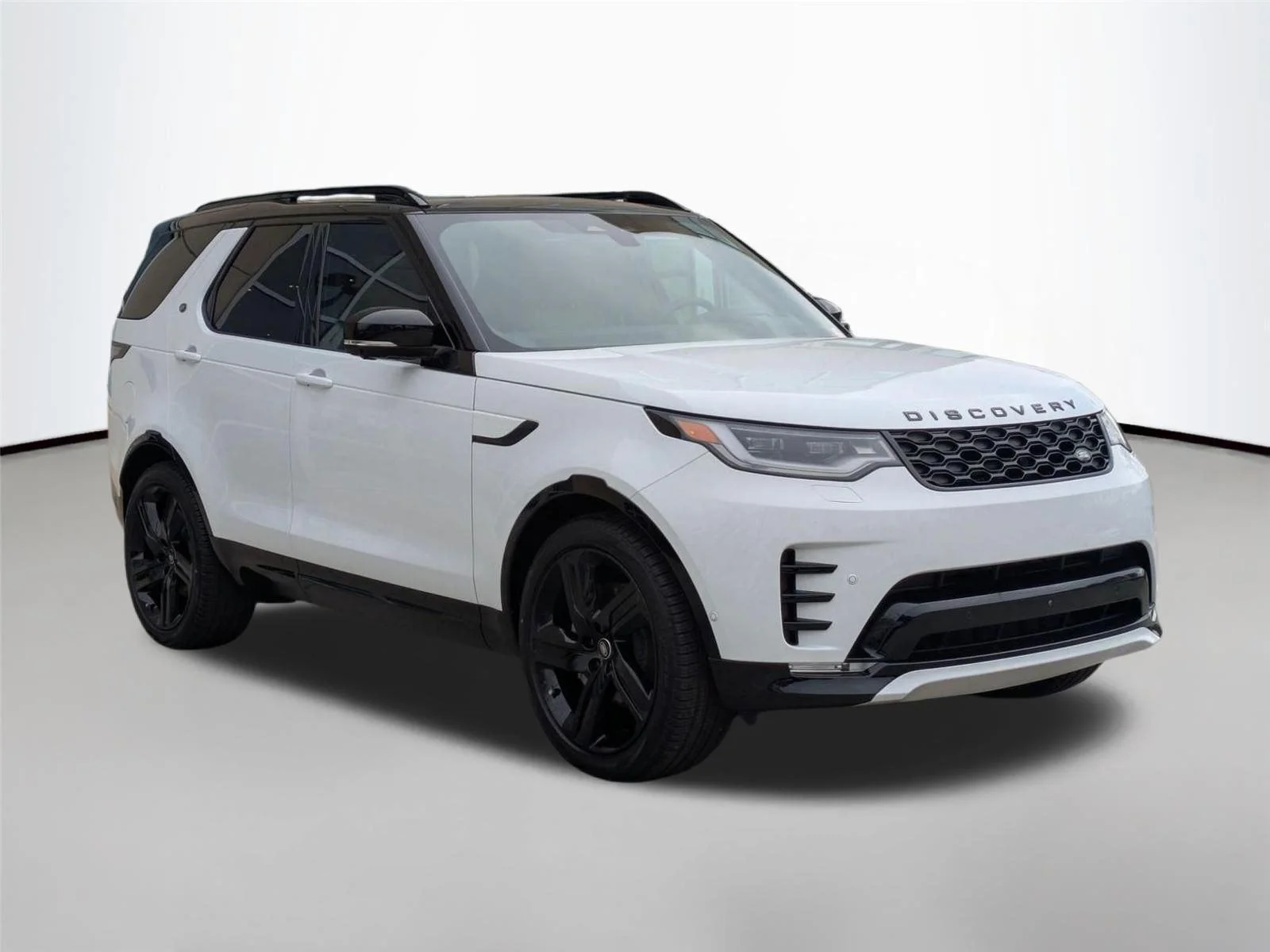 Certified Used 2026 Fuji White Land Rover Dynamic SE image 3
