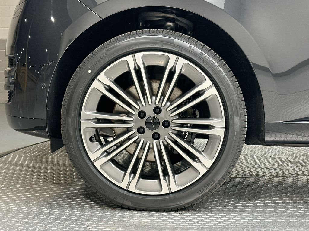 New 2026 Carpathian Grey Land Rover SE image 17