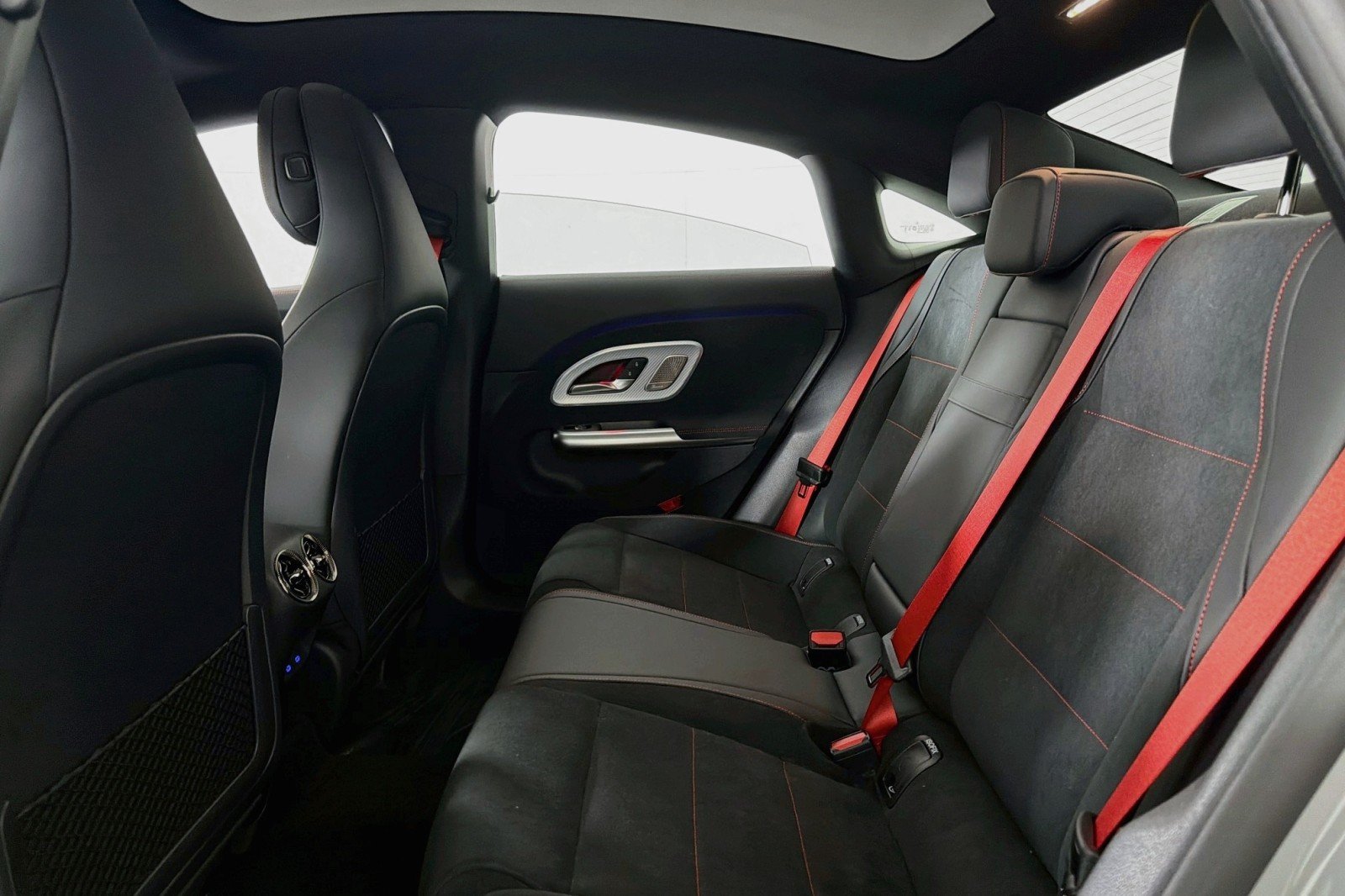 New 2027 MANUFAKTUR Alpine Grey Mercedes-Benz CLA 220 Hybrid image 7