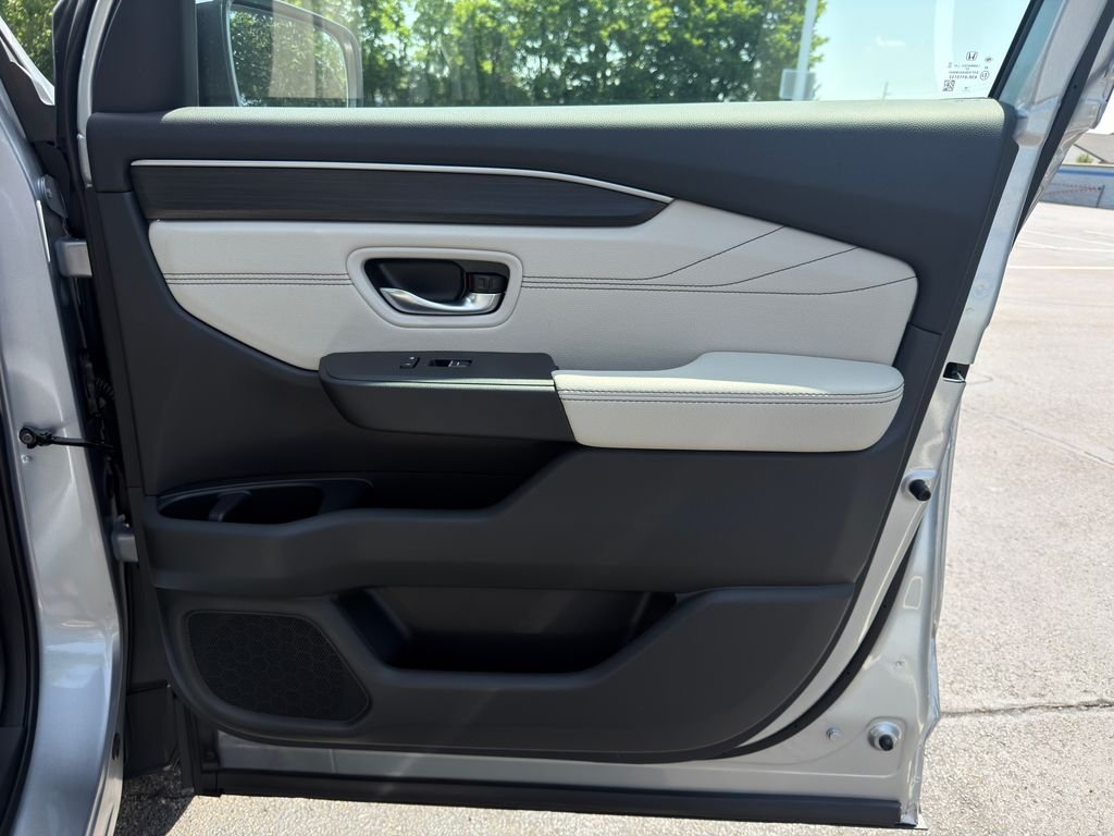 New 2026 Solar Silver Metallic Honda Touring image 27
