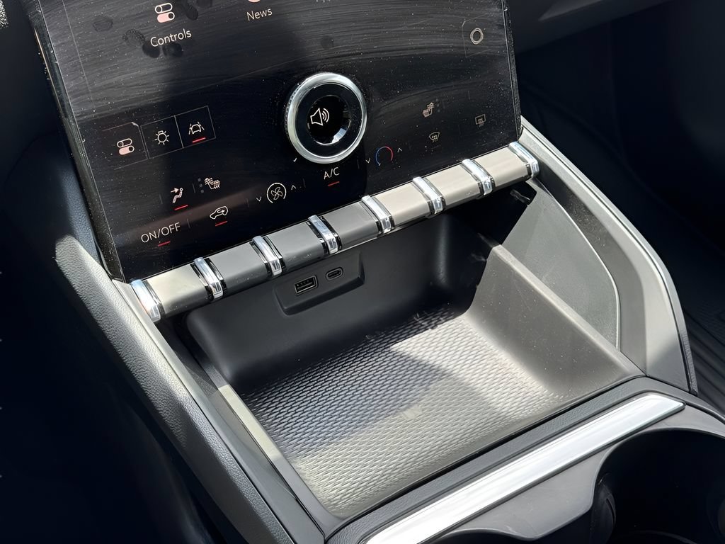 New 2026 Sterling Metallic GMC Elevation image 18