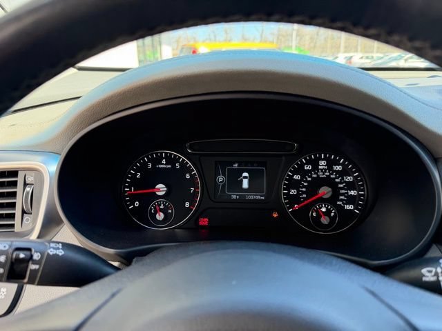 Used 2016 Snow White Pearl Kia EX image 11