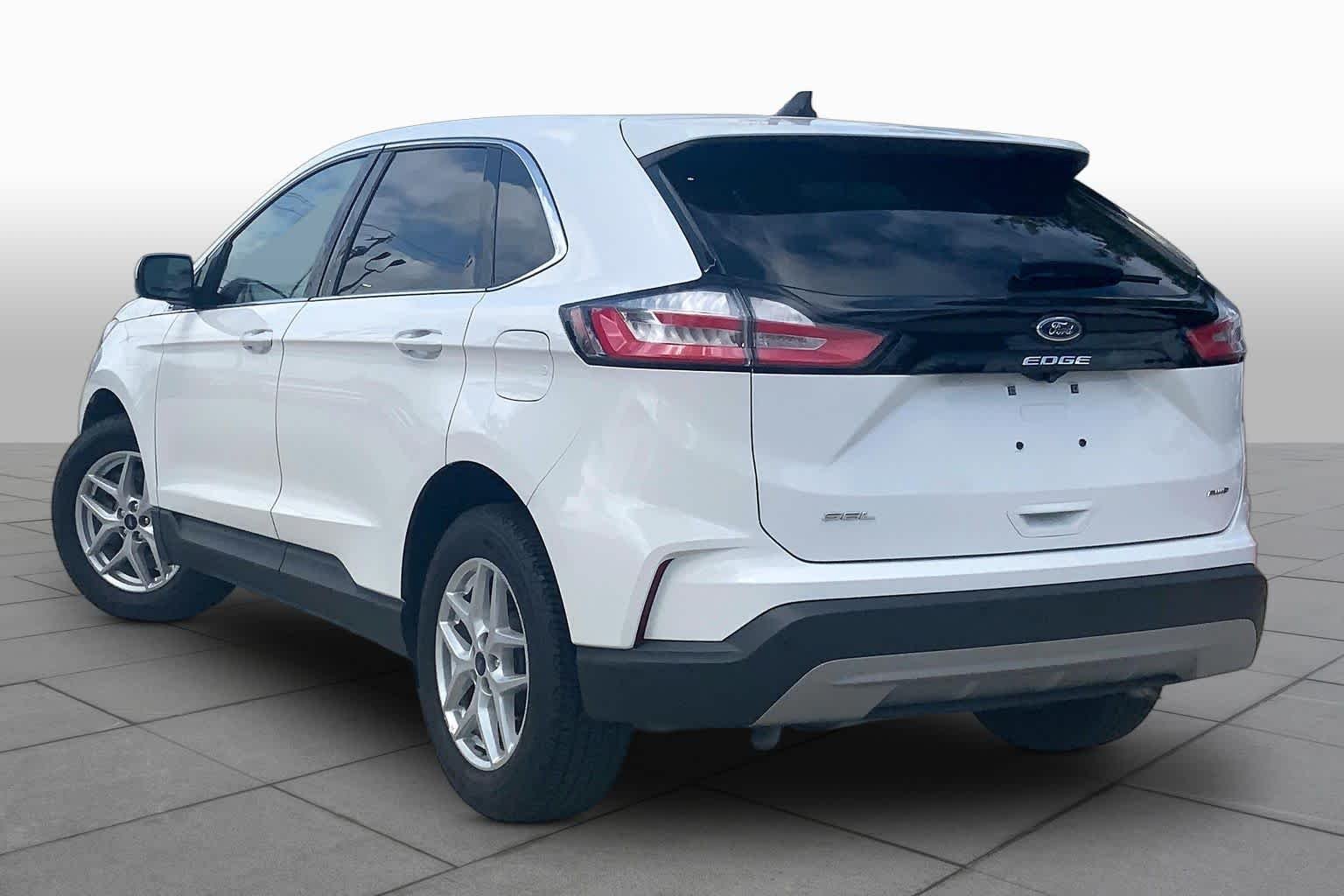 Used 2022 Oxford White Ford SEL image 12