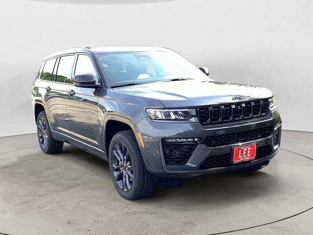 New 2026 Gray Metallic Jeep LIMITED RESERVE 4X4 image 8