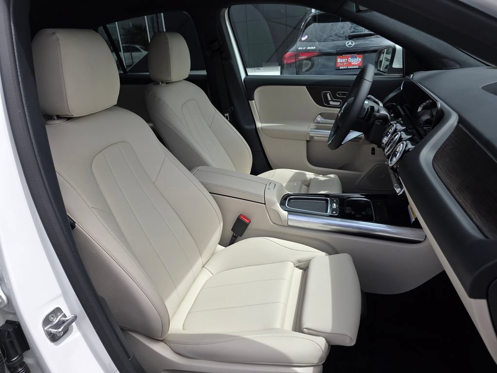 New 2026 Polar White Mercedes-Benz GLA 250 image 48