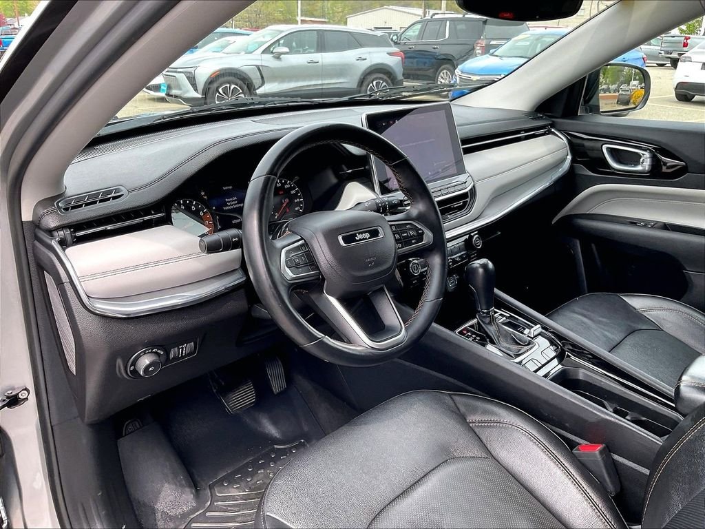 Used 2022 Silver Jeep Limited image 8